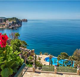 11 bedroom seafront villa with infinity pool near Budvar, sleeps 22